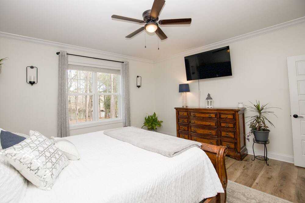 Photo of Bedroom in Whispering Pines