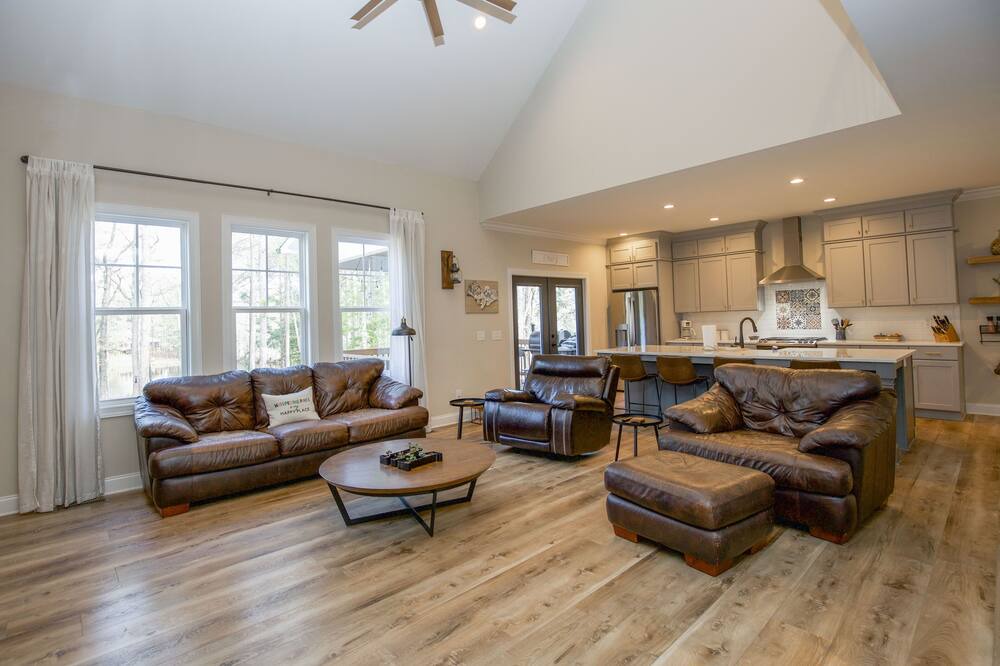 Photo of Livingroom in Whispering Pines