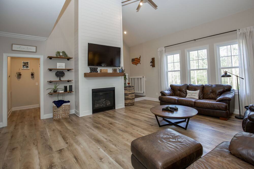 Photo of Livingroom in Whispering Pines