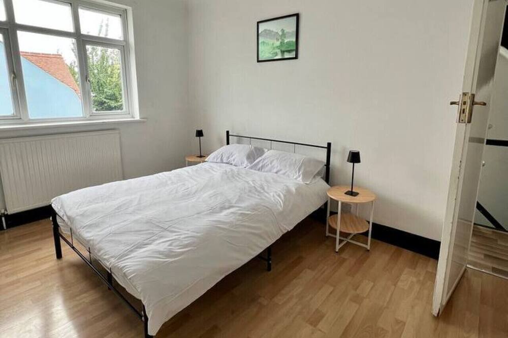 Photo of Others in Lea Bridge