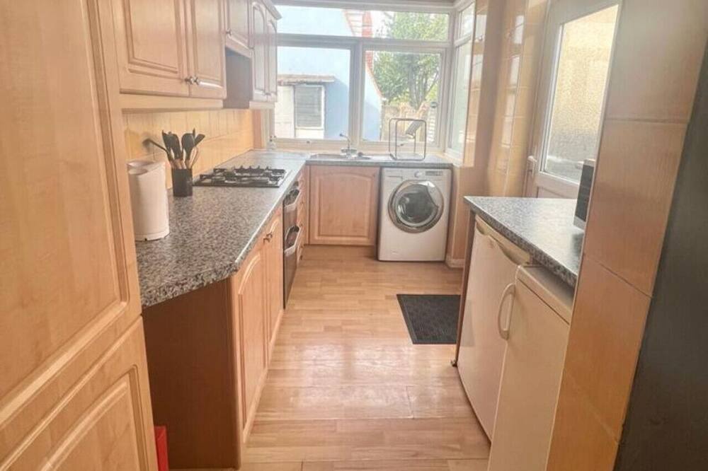 Photo of Others in Lea Bridge