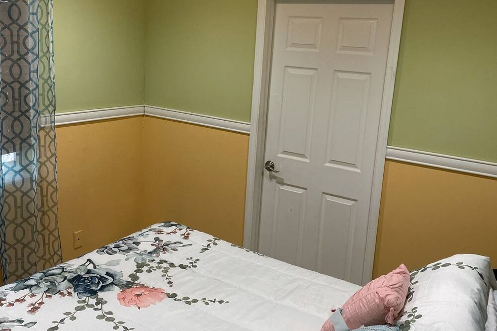 Photo of Bedroom in Green Meadow