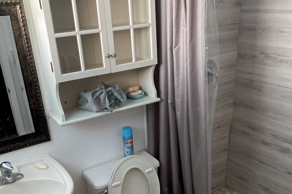 Photo of Bathroom in Green Meadow