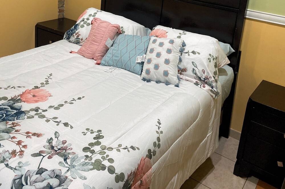 Photo of Bedroom in Green Meadow