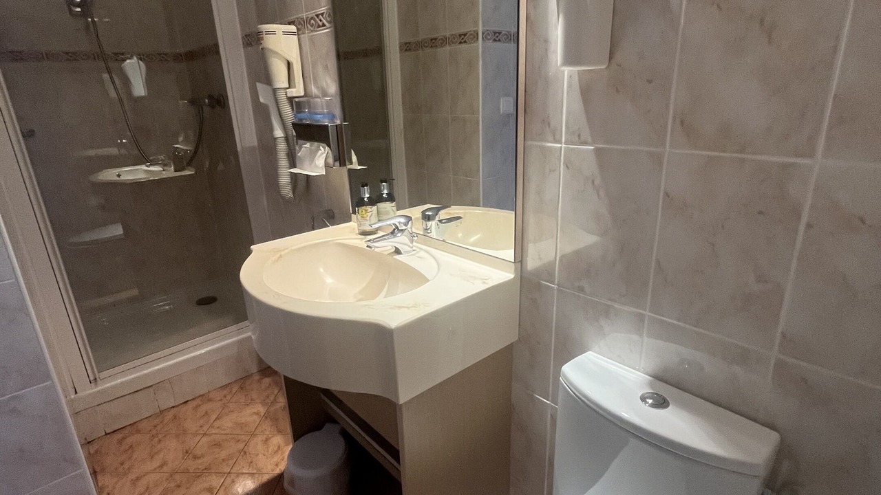 Photo of Bathroom in Buffon