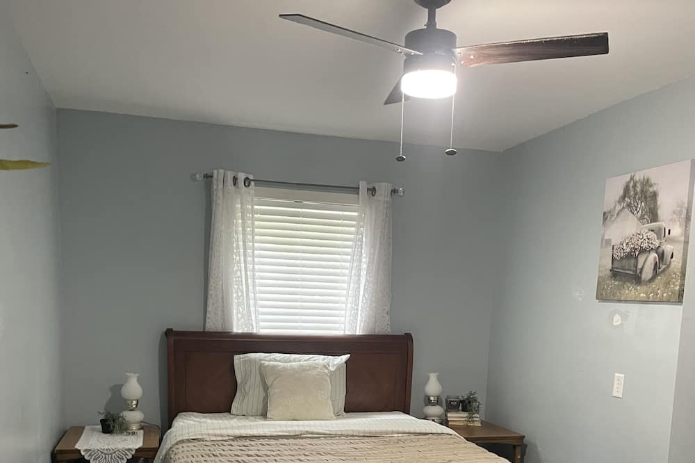 Photo of Bedroom in Oliver