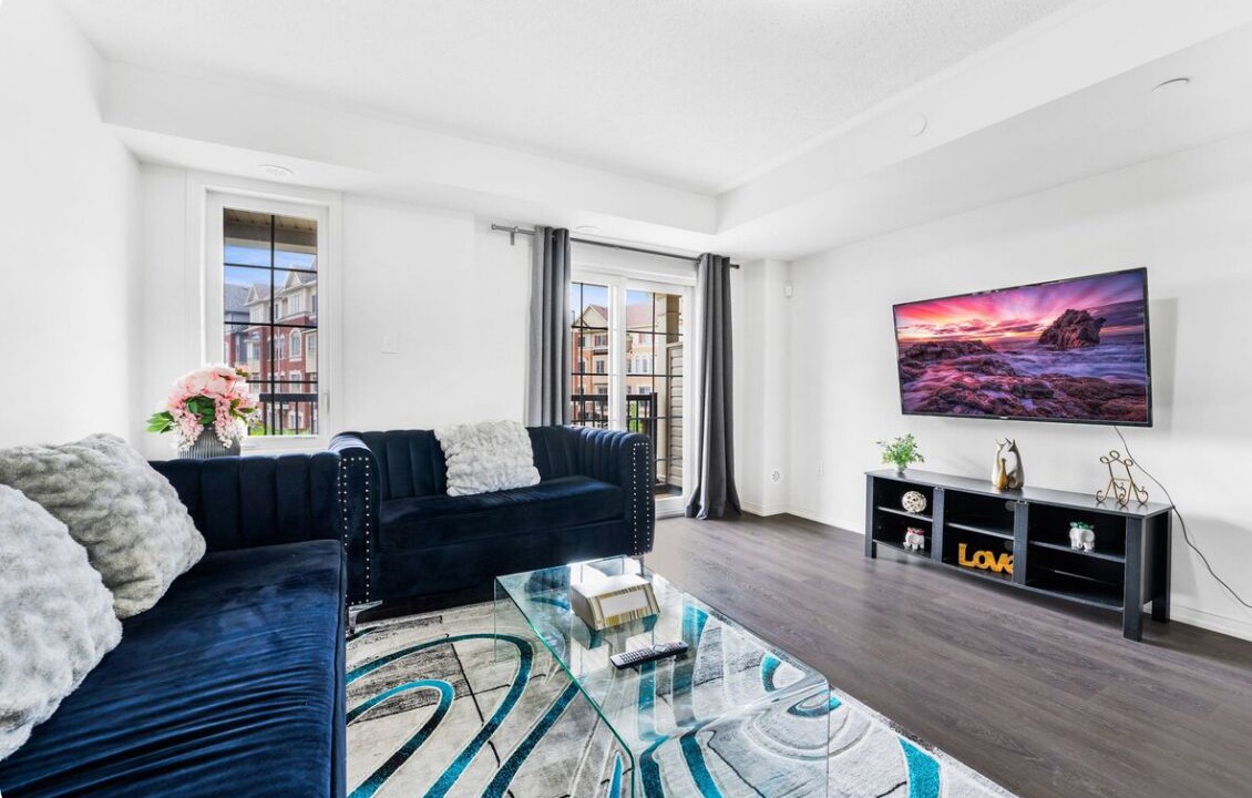 Photo of Livingroom in Durham Region
