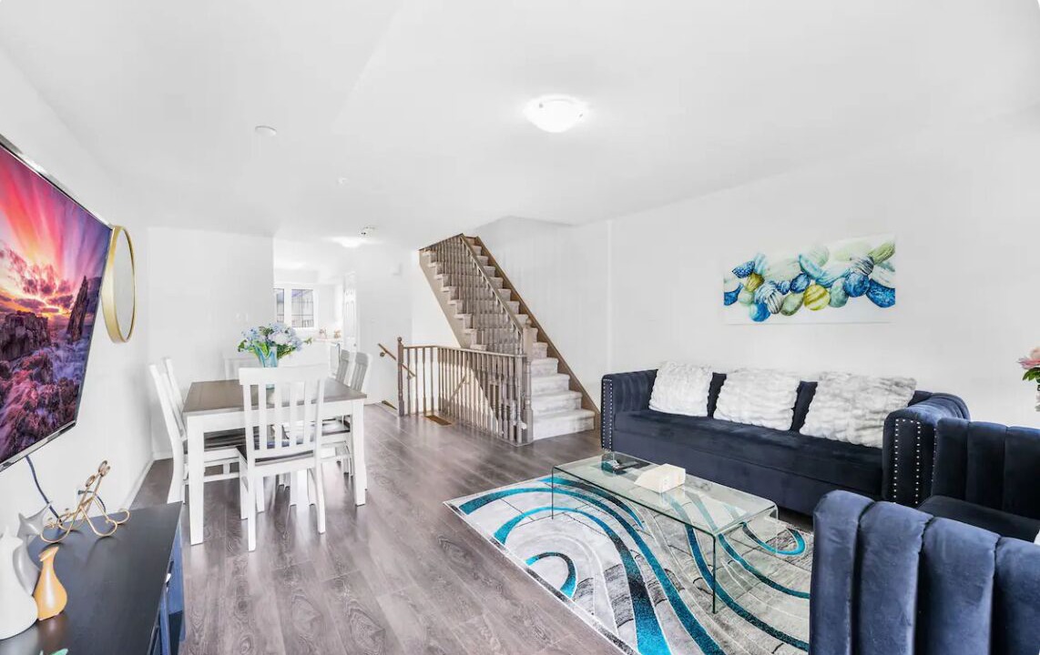 Photo of Livingroom in Durham Region
