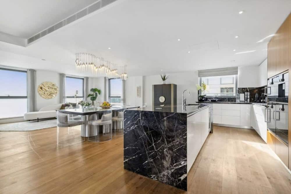 Photo of Kitchen in Chelsea Harbour