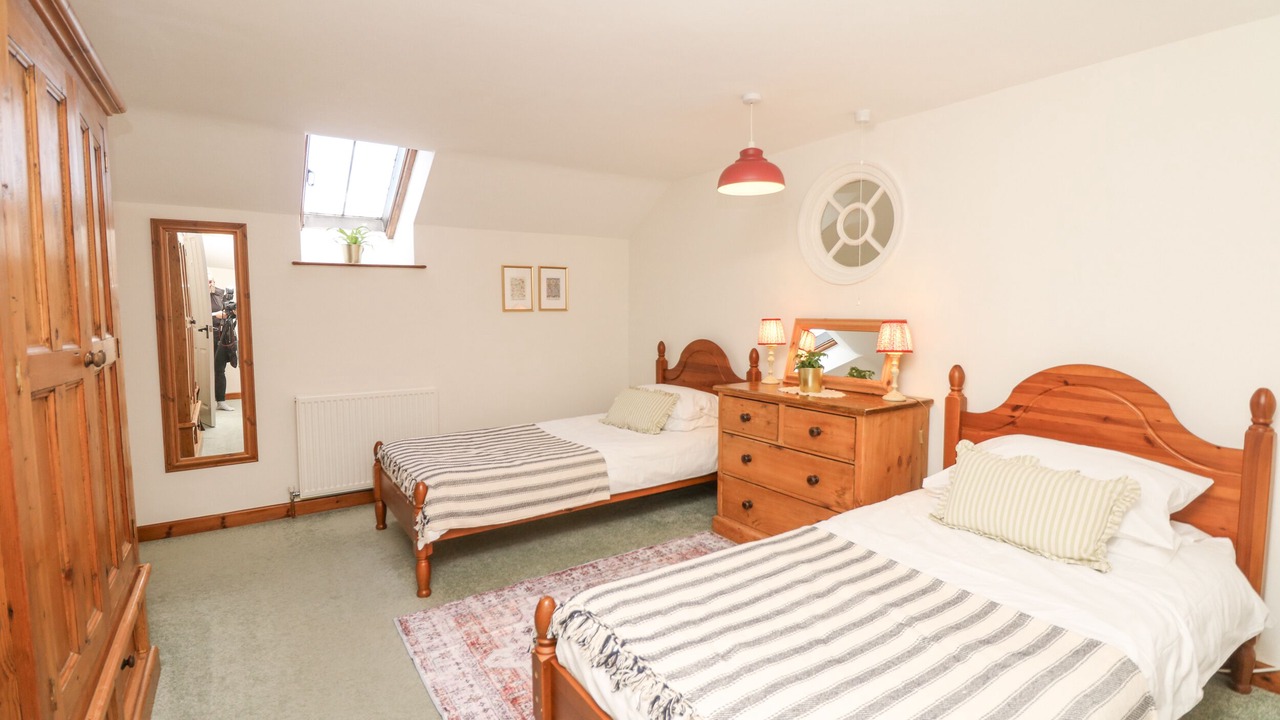 Photo of Others in Hele