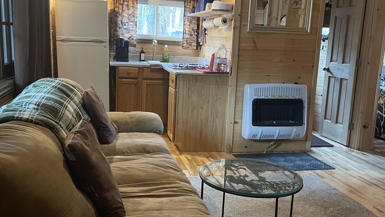 Photo of Livingroom in Town of Amboy