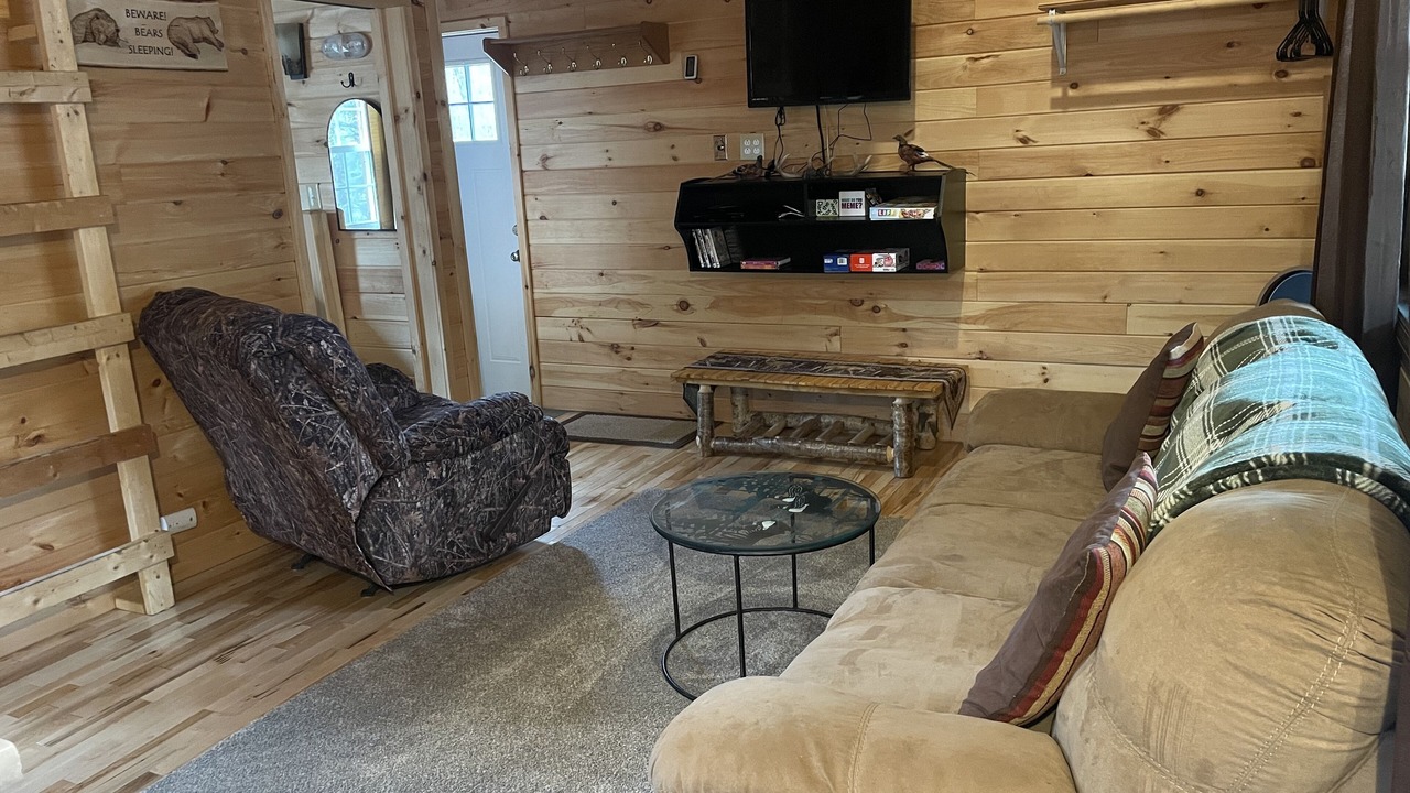 Photo of Livingroom in Town of Amboy