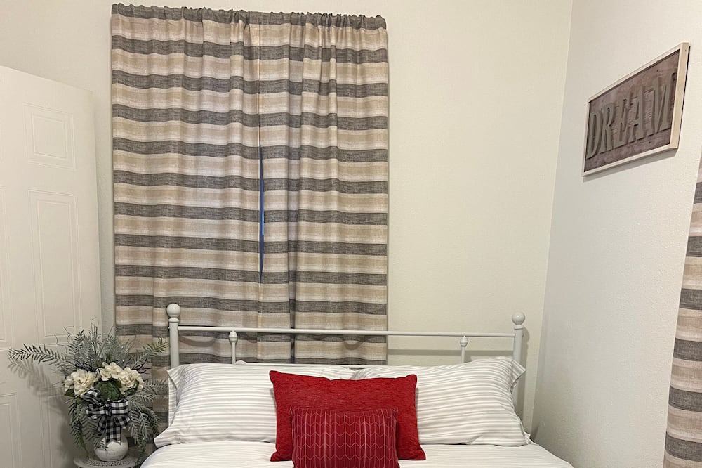 Photo of Bedroom in Neosho