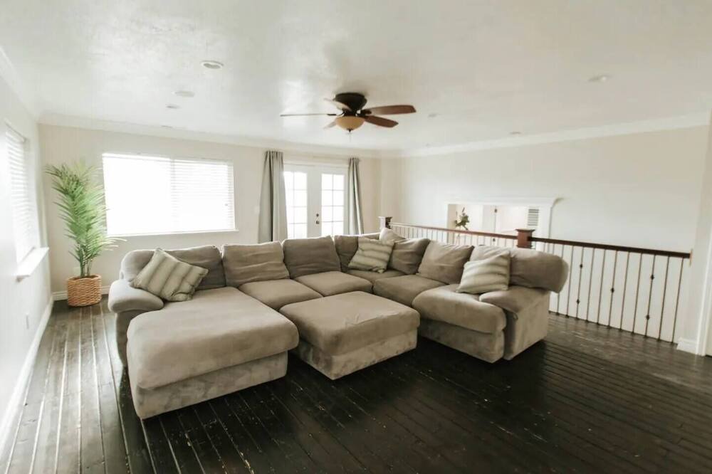 Photo of Livingroom in Lakeview