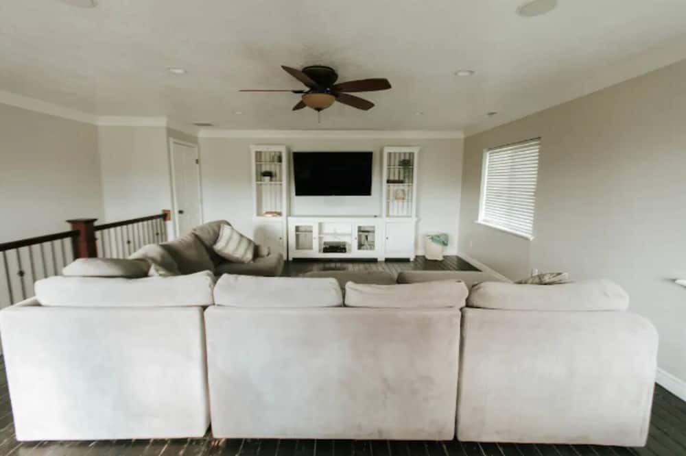 Photo of Livingroom in Lakeview