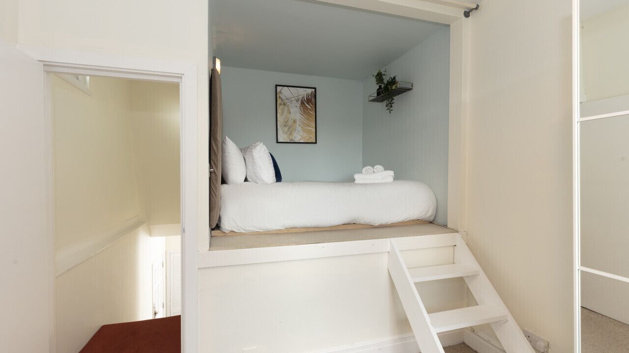 Photo of Others in Bowes