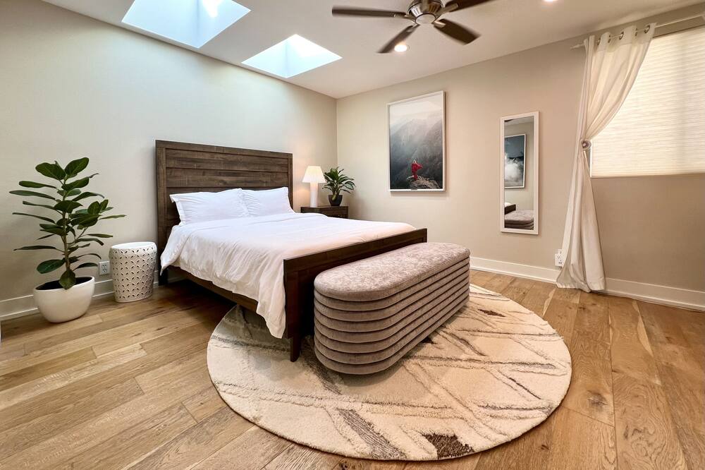 Photo of Bedroom in Eastern Malibu