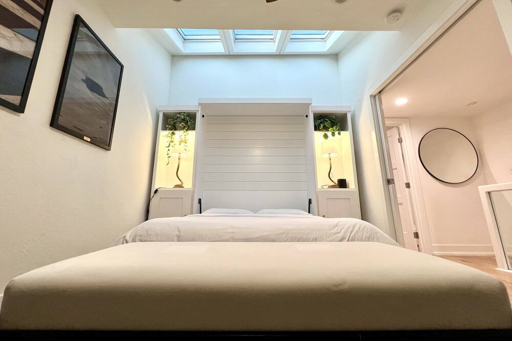 Photo of Bedroom in Eastern Malibu