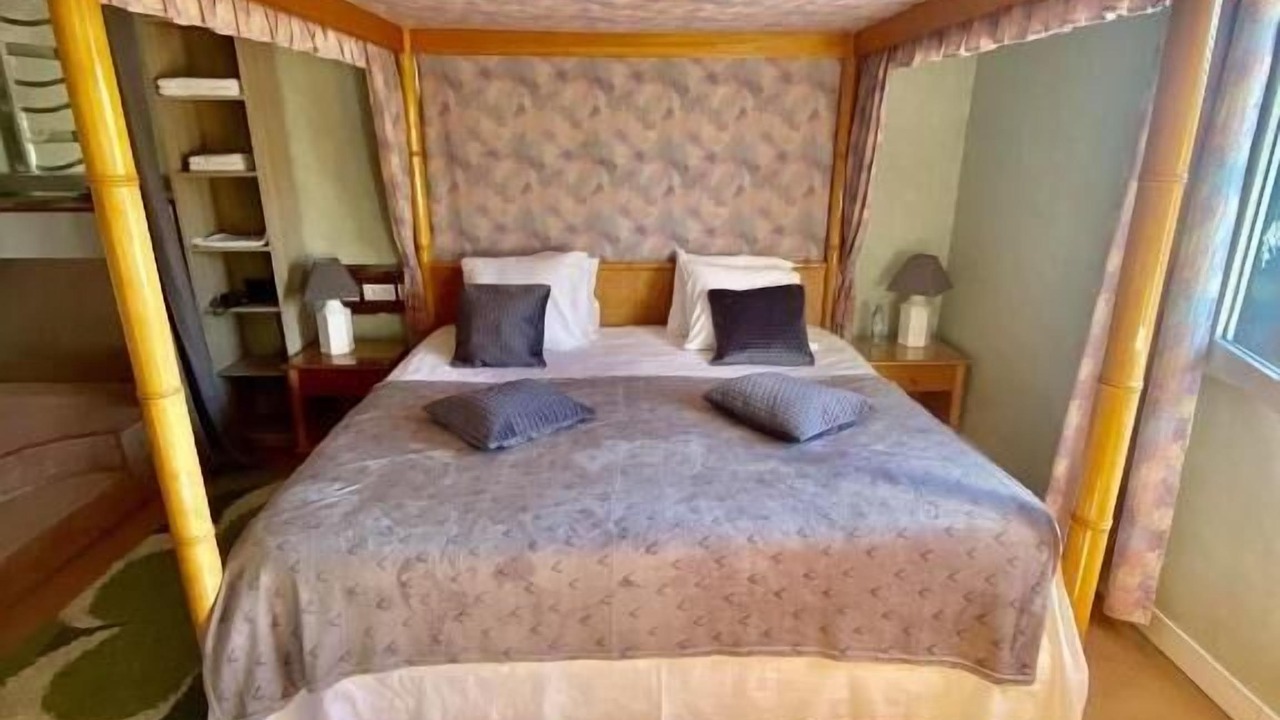 Photo of Others in Touques