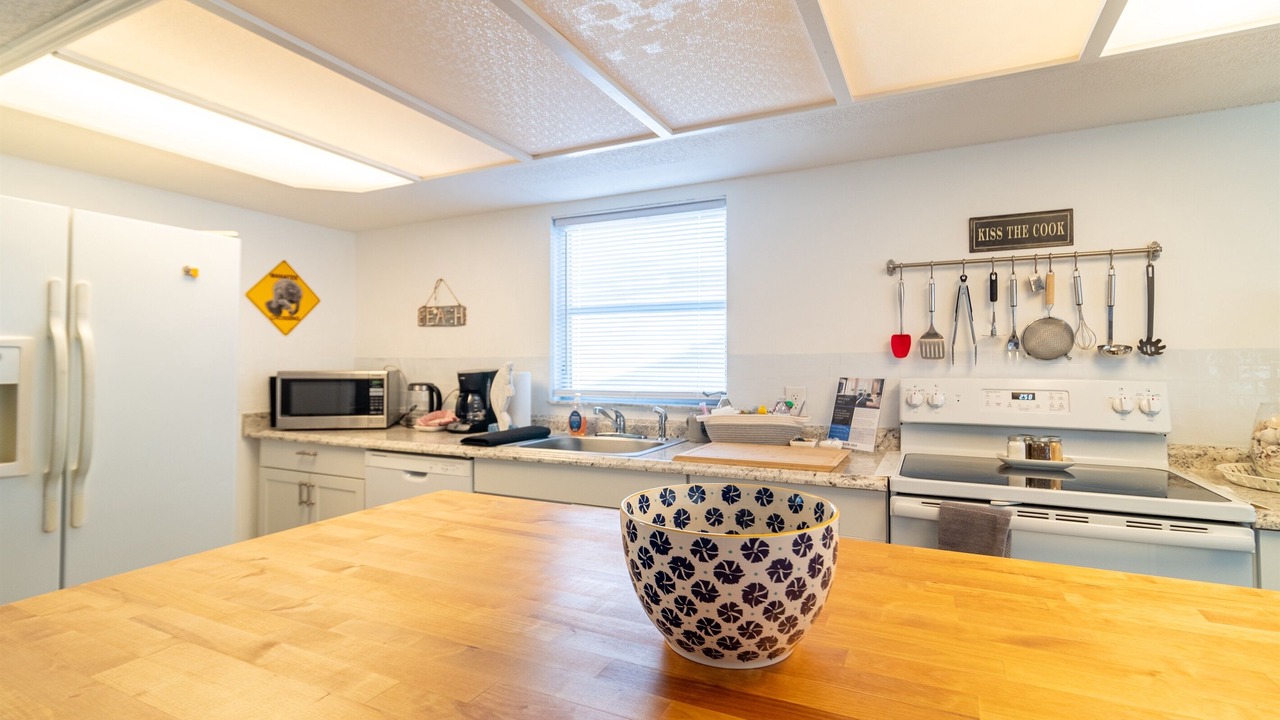 Photo of Kitchen in Weeki Wachee Gardens