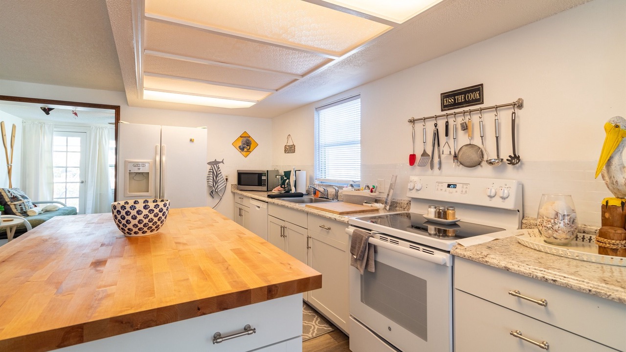 Photo of Kitchen in Weeki Wachee Gardens