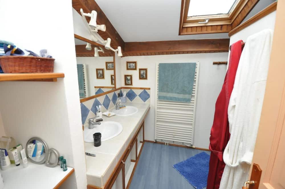 Photo of Bathroom in Cestayrols