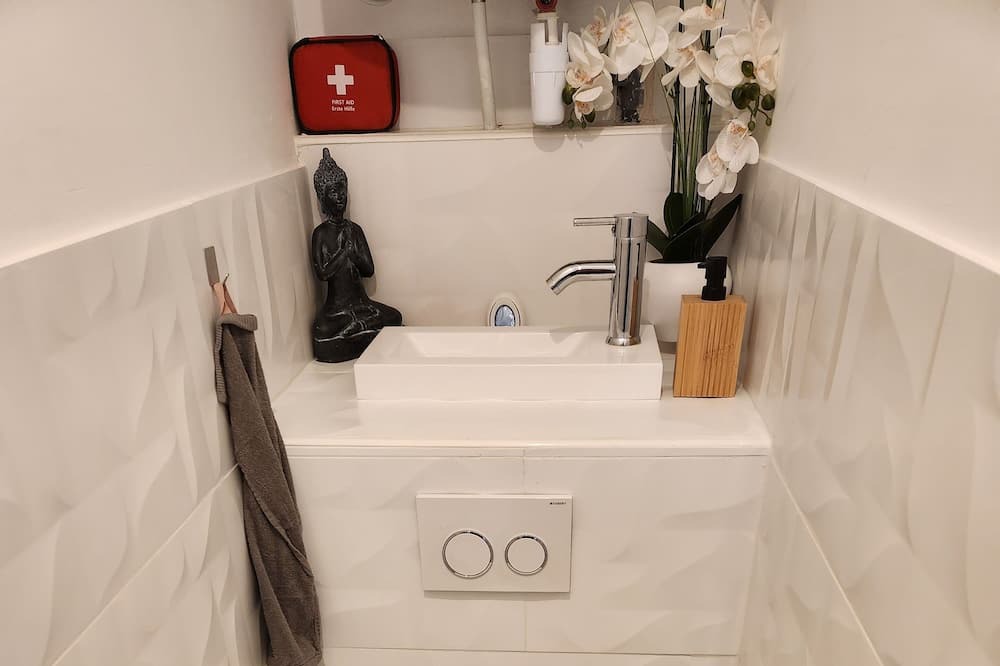 Photo of Bathroom in Saint-Assiscle