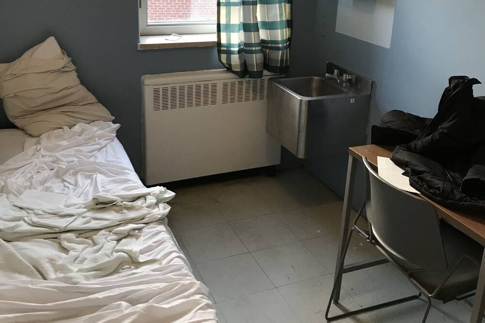 Photo of Bedroom in Cote-Des-Neiges—Notre-Dame-De-Grace