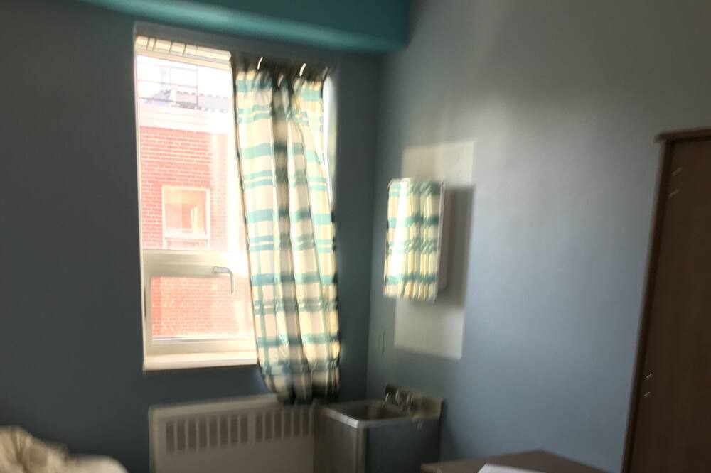 Photo of Bedroom in Cote-Des-Neiges—Notre-Dame-De-Grace
