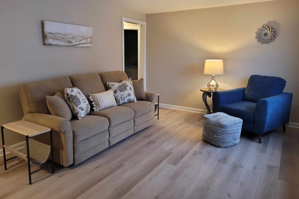 Photo of Livingroom in Lindbergh Lawns