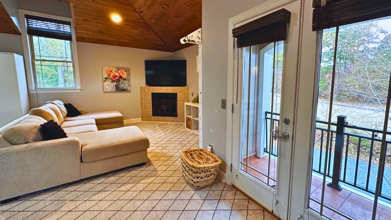 Photo of Livingroom in Whispering Pines