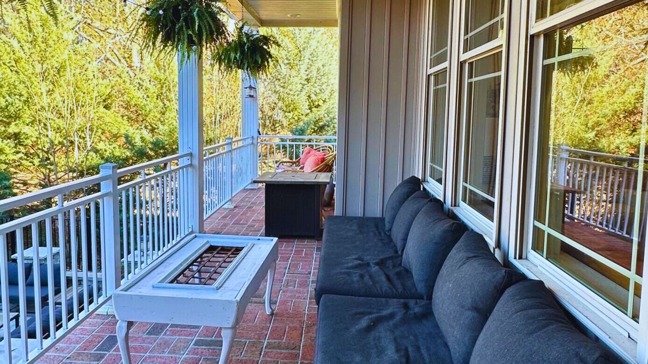 Photo of Patio Balcony in Whispering Pines
