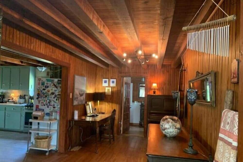 Photo of Livingroom in Irene