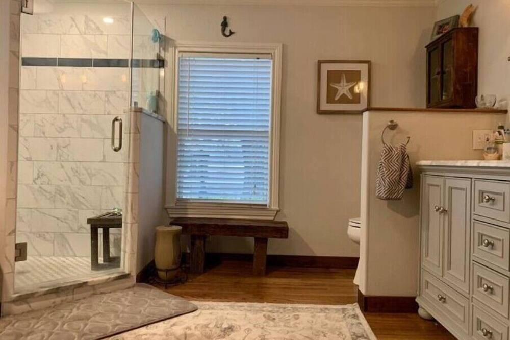 Photo of Bathroom in Irene