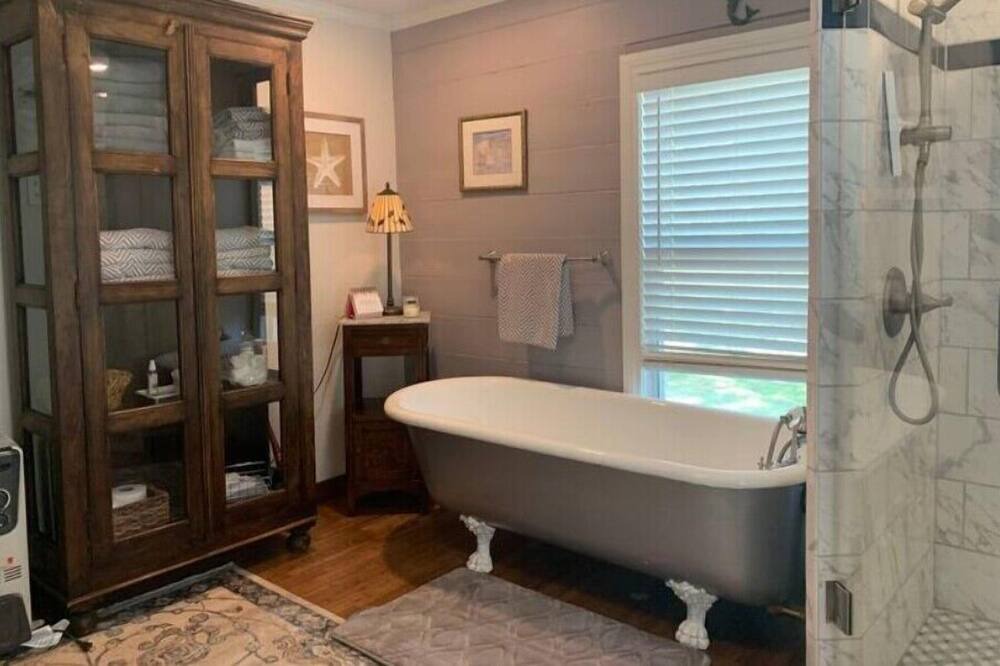Photo of Bathroom in Irene