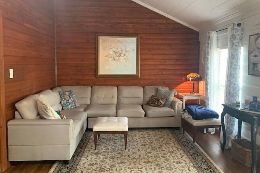 Photo of Livingroom in Irene