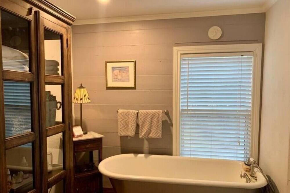 Photo of Bathroom in Irene