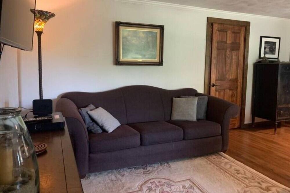 Photo of Livingroom in Irene