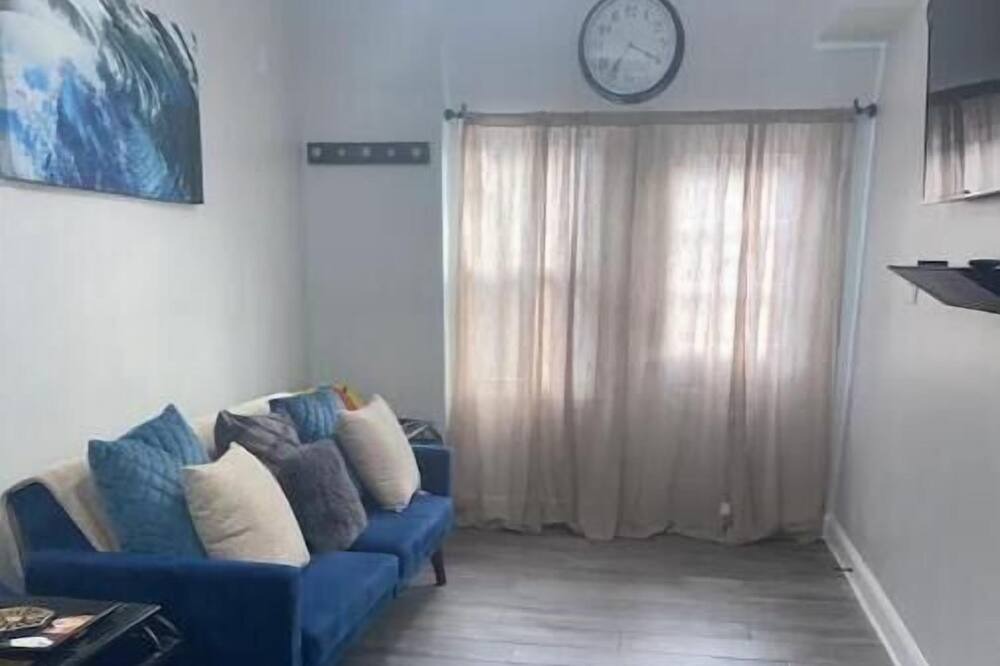 Photo of Livingroom in Locust Grove