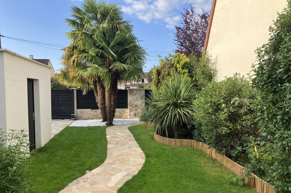 Photo of Outdoor in Palaiseau