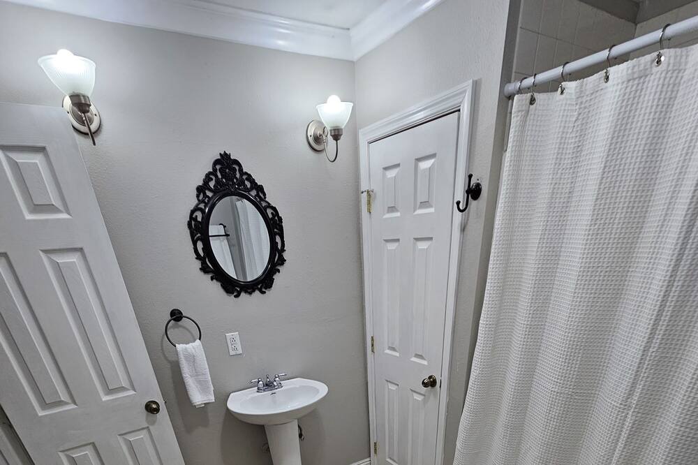 Photo of Bathroom in Fritch