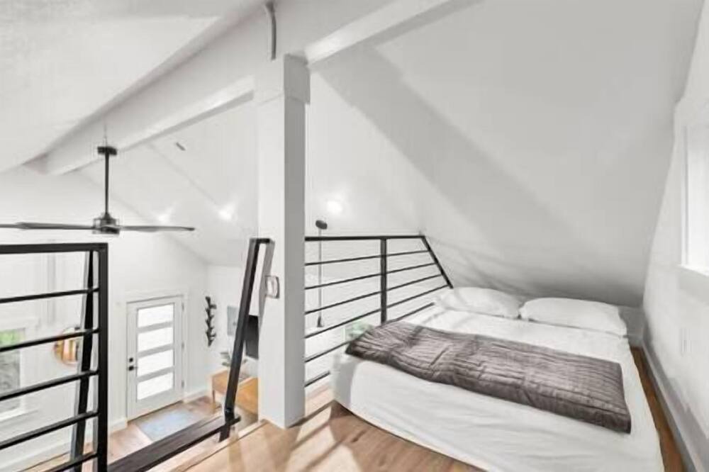 Photo of Others in Ariel