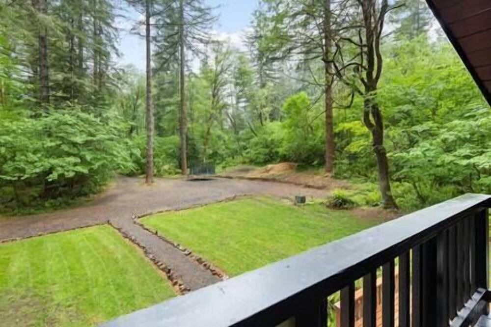 Photo of Others in Ariel