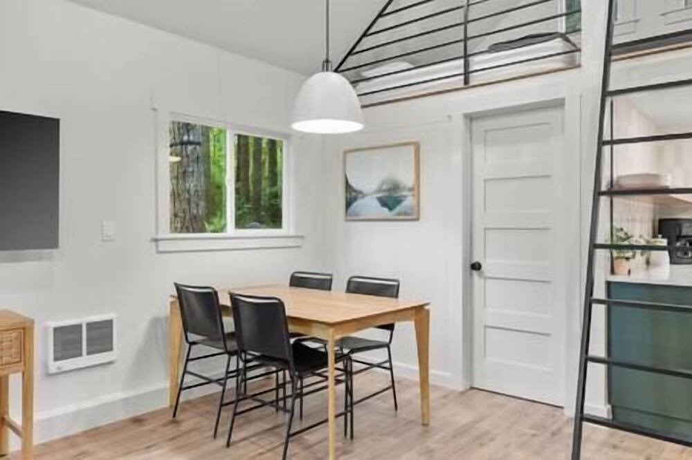 Photo of Others in Ariel