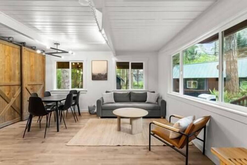 Photo of Others in Ariel