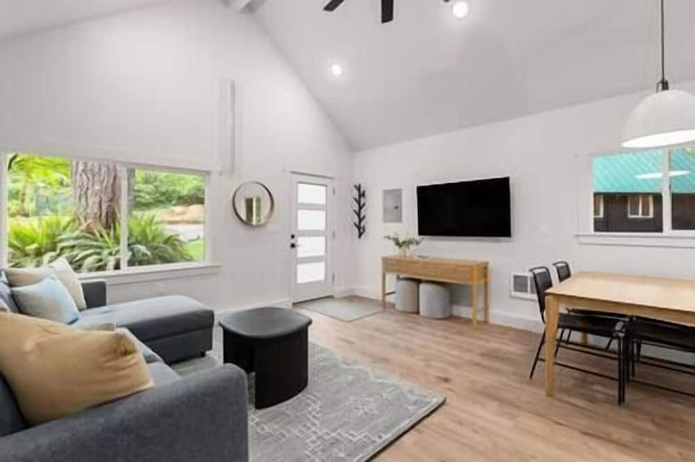 Photo of Livingroom in Ariel