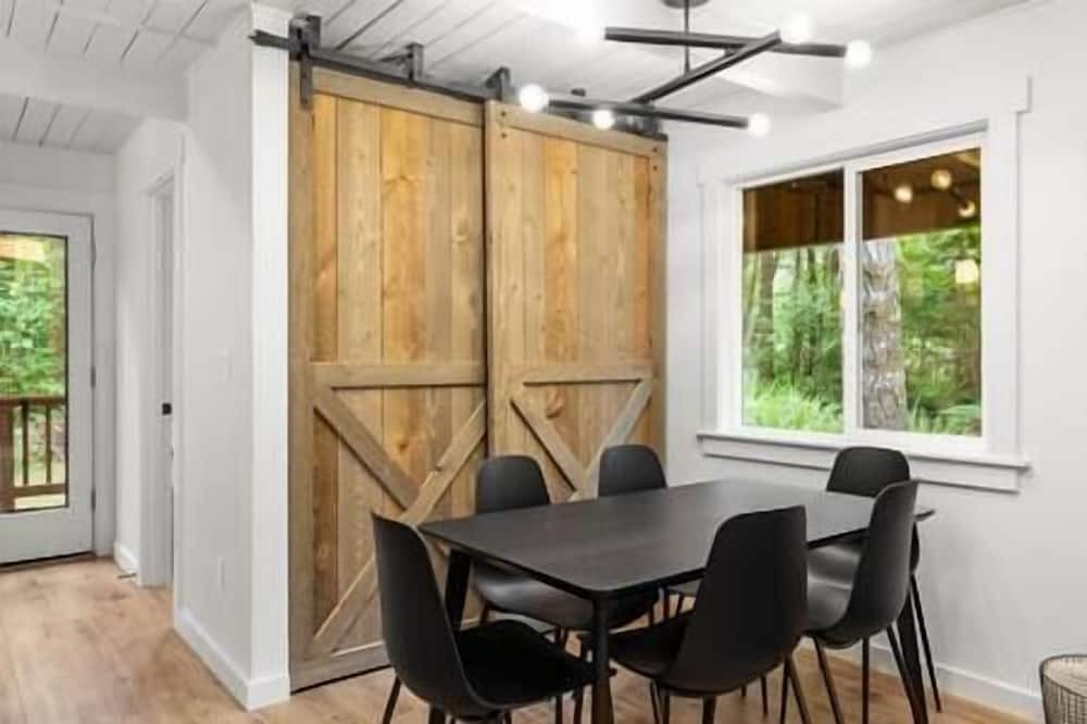 Photo of Others in Ariel