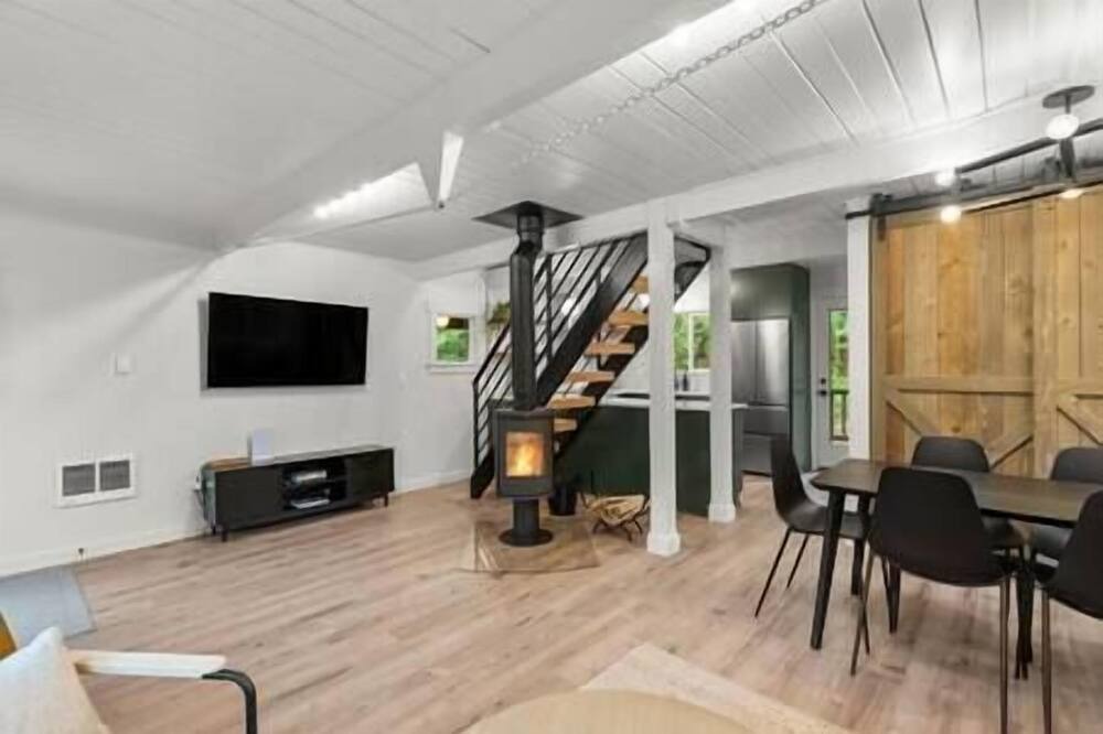 Photo of Others in Ariel