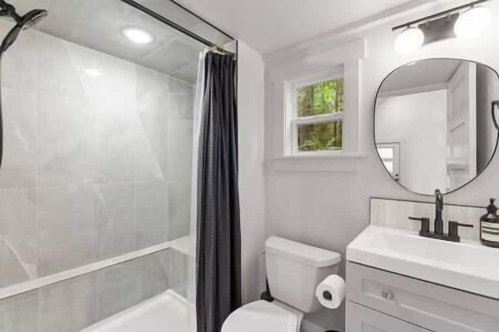 Photo of Others in Ariel