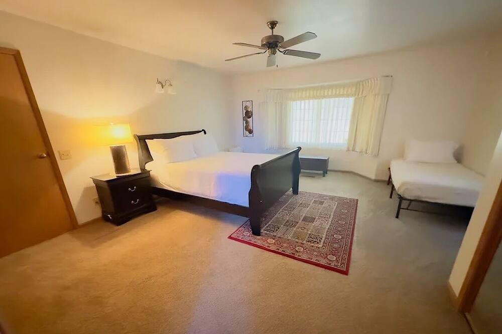 Photo of Livingroom in Willow Creek